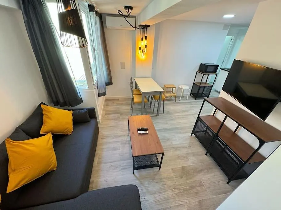Flat To Enjoy Malaga - 4 People C2 Apartment